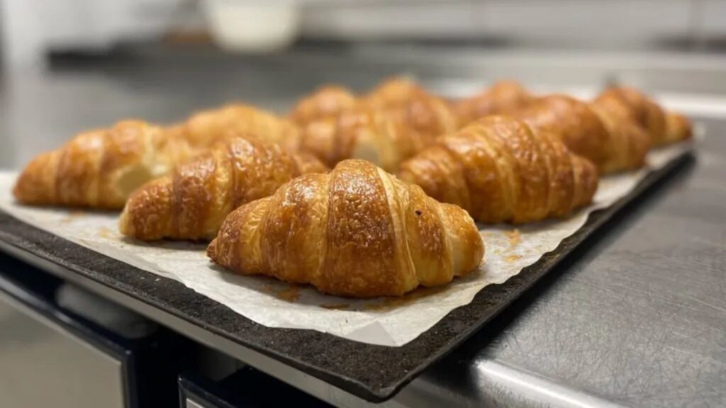 Franța pregătește o taxă pe zahăr / Croissantele și prăjiturile artizanale ar putea fi scutite / Proiectul ar viza în principal produsele procesate și preambalate vândute în supermarketuri