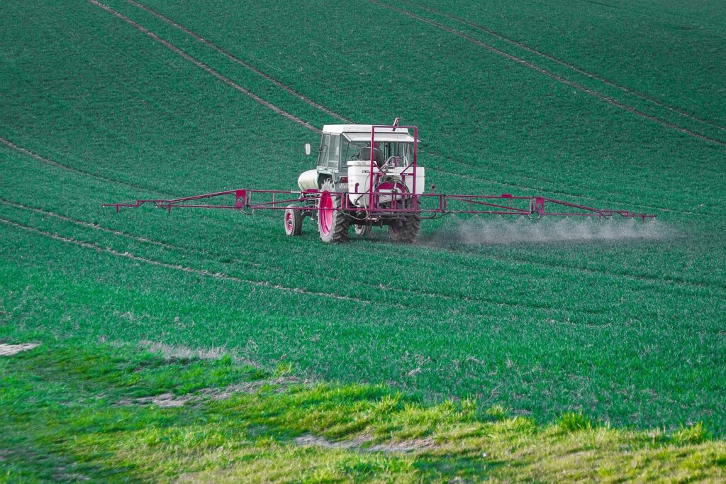 Fermierii ucraineni cer timp pentru a adopta regulile UE privind pesticidele / Adaptarea ar costa 2,5 miliarde de euro / Subvențiile PAC ar putea fi introduse treptat