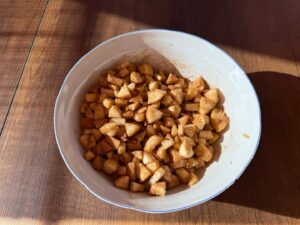 Merele sunt tăiate cubulețe