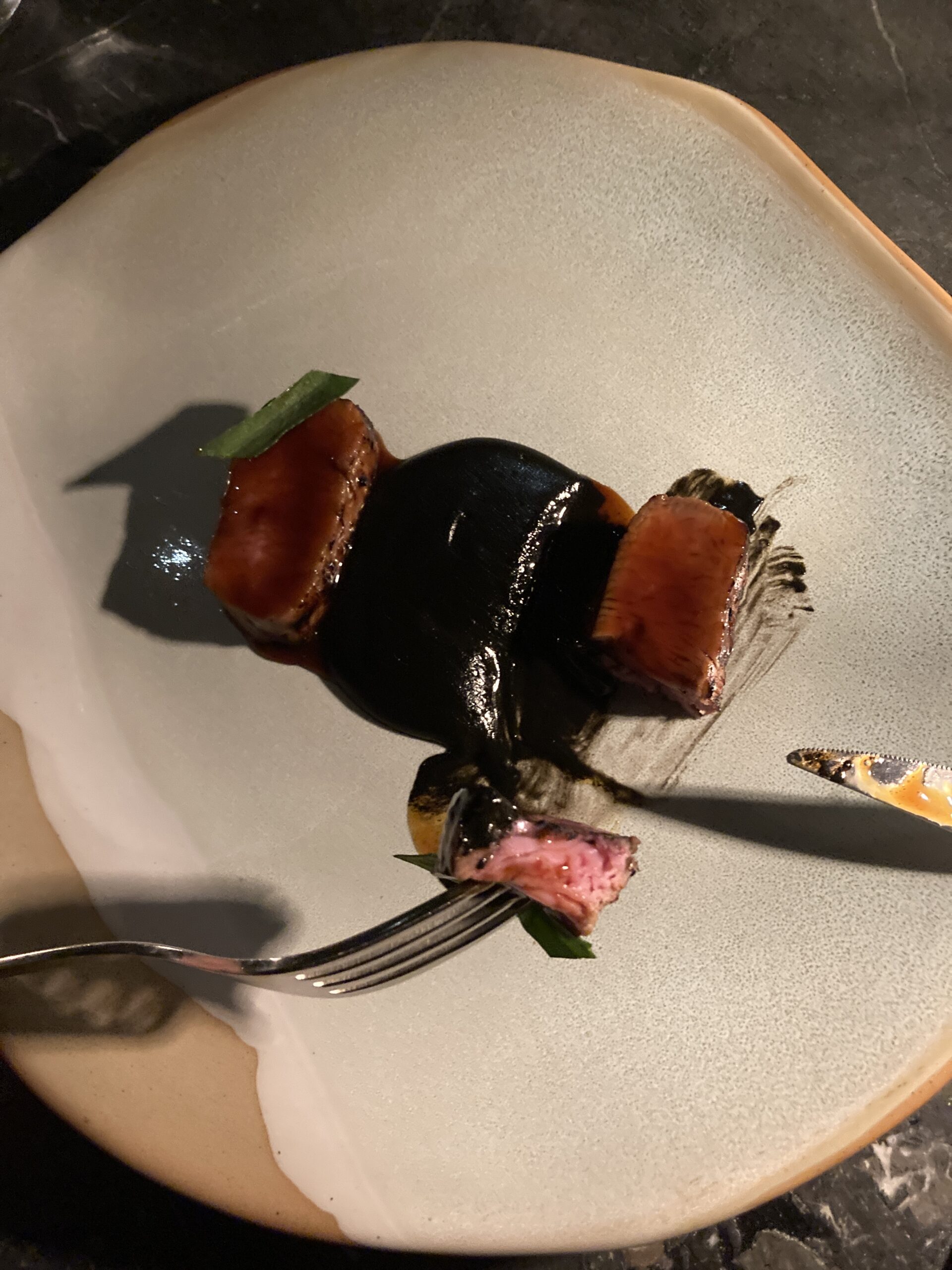 Black sheep cu mole și tortilla de porumb la Mosh