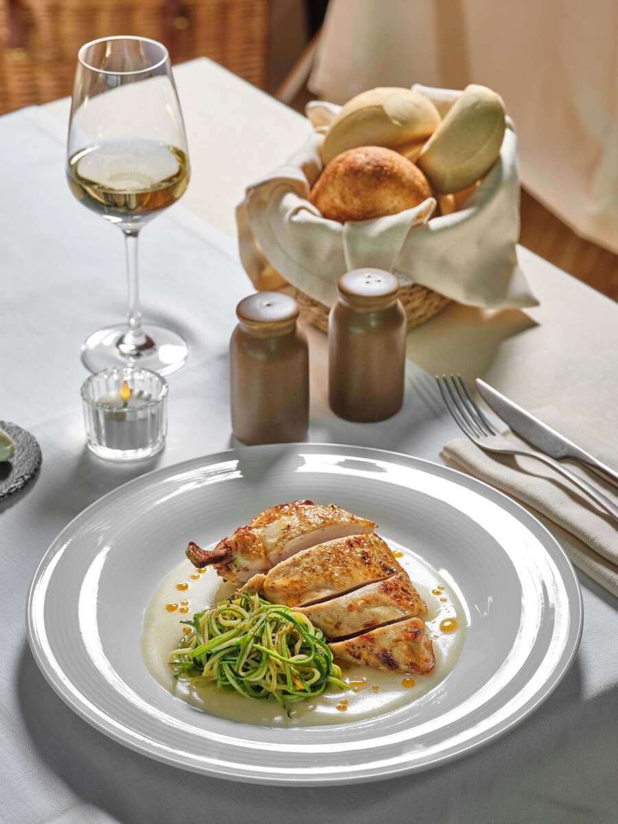 doi-romani-deschid-restaurant-italia