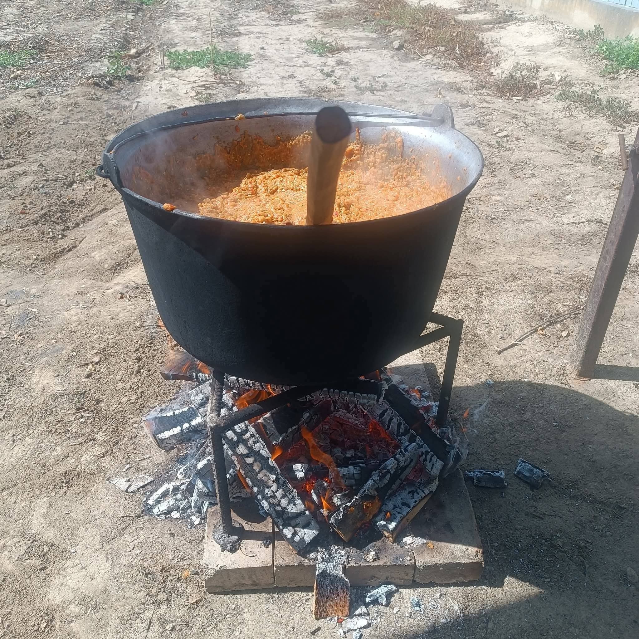 gătit la tuci punct gastronomic local Din Grădina lui Rățoi