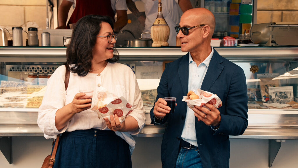 Stanley Tucci degustă preparate locale în „Tucci in Italy 2”, seria gastronomică produsă de National Geographic
