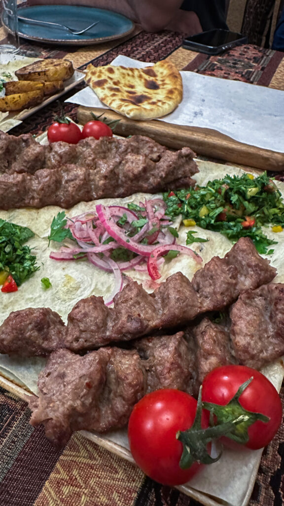 armenia-stamps-on-the-passport-bucatarie-armeana-lavash-khorovats-dolma-lahmajoun-vin-armean-areni-1-lacul-sevan-caucaz-gastronomie-internationala-calatorii-culinare-turism-gastronomic-traditii-culinare-rodie-prima-tara-crestina-din-lume-preparate-traditionale-yerevan-experiente-culinare
