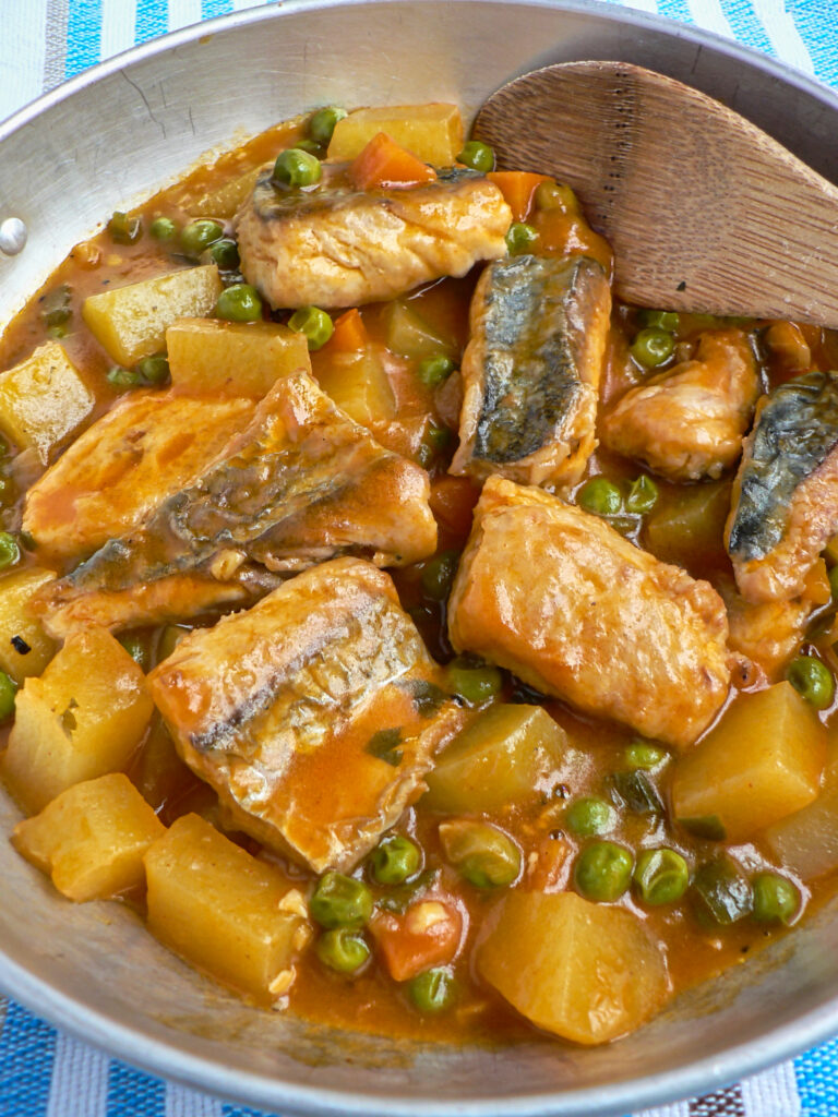 marmitako-bucatarie-basca-ton-retete-cu-peste-cartofi-retete-spaniole-tocanita-de-peste-gastronomie