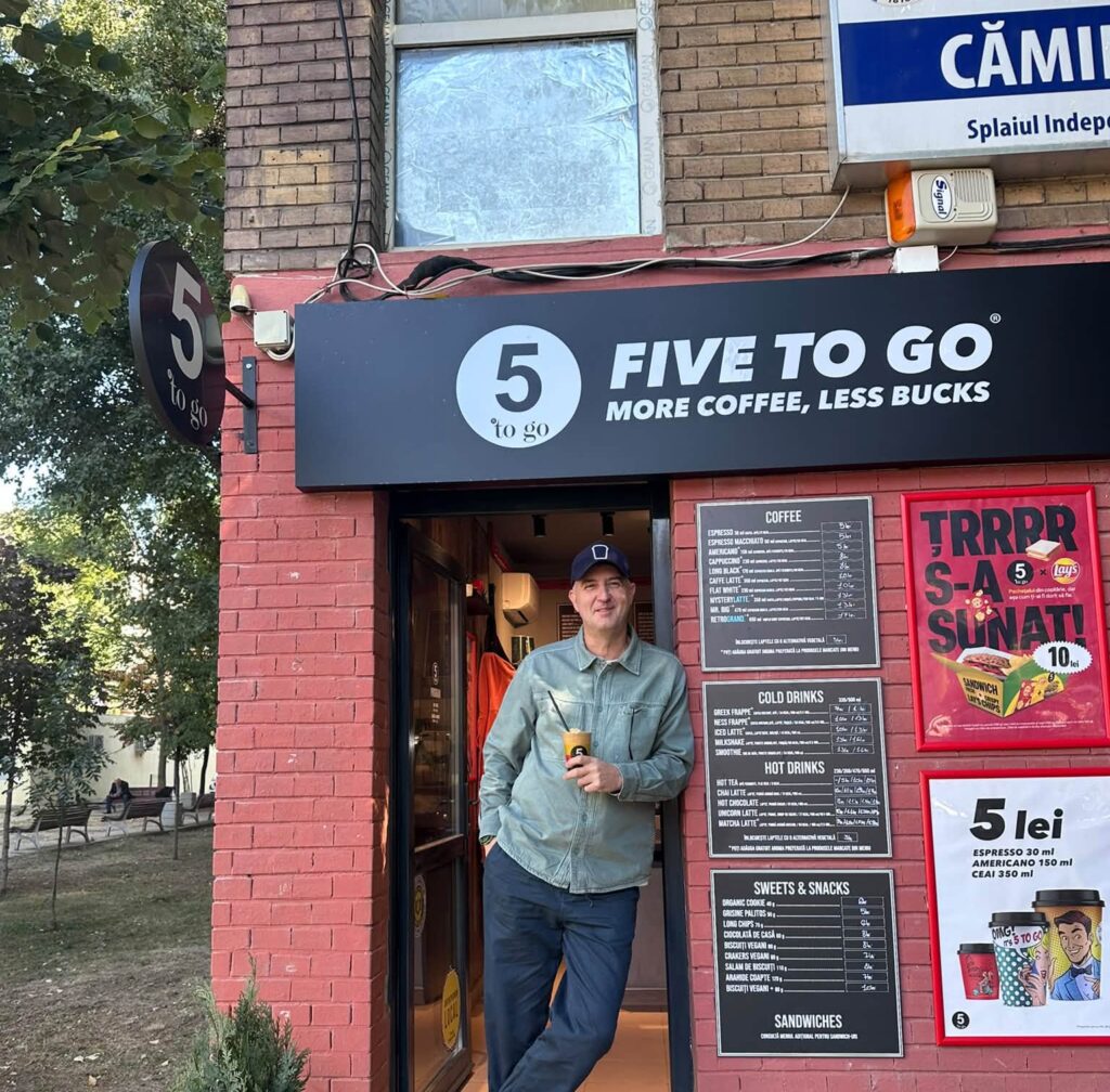Reacția studenților după ce Radu Savopol, ownerul 5 to go, le-a dat să guste ness cu Pepsi: „Mulți uită de ce este așa iubită cafeaua”