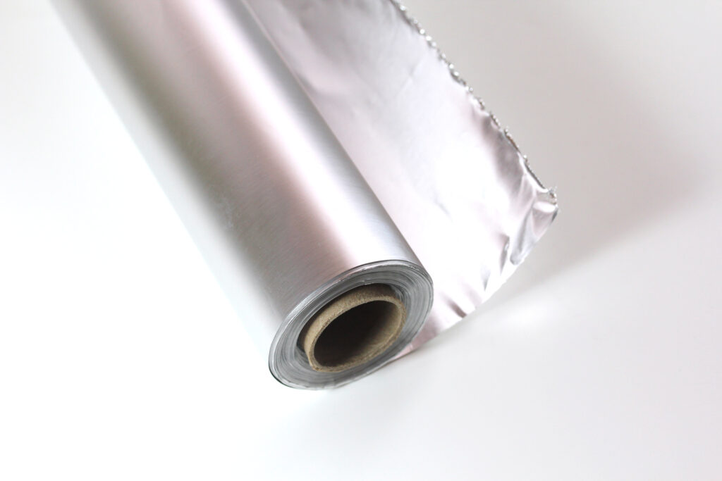 ABC în bucătărie: Patru tipuri de alimente nu ar trebui păstrate în contact direct cu folia de aluminiu Ce se întâmplă când acidul și sarea intră în contact cu folia
