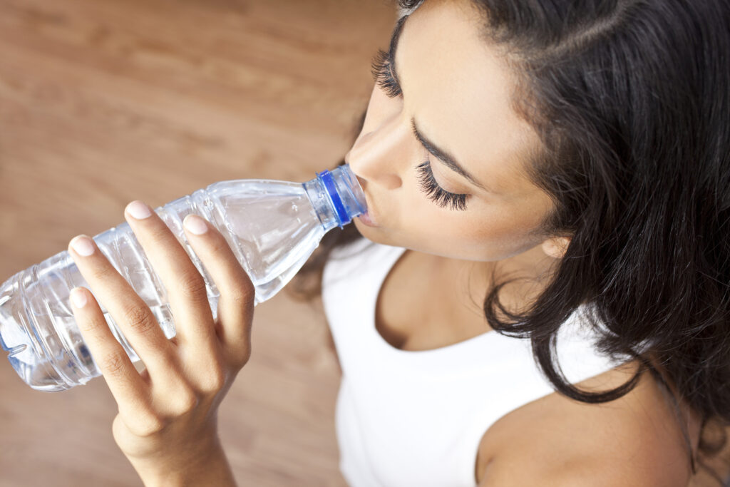 Nutrientul „uitat” care ar putea ajuta la reducerea riscului de cancer Dietetician specializat în oncologie: „Diluează concentrația potențialilor carcinogeni din urină”