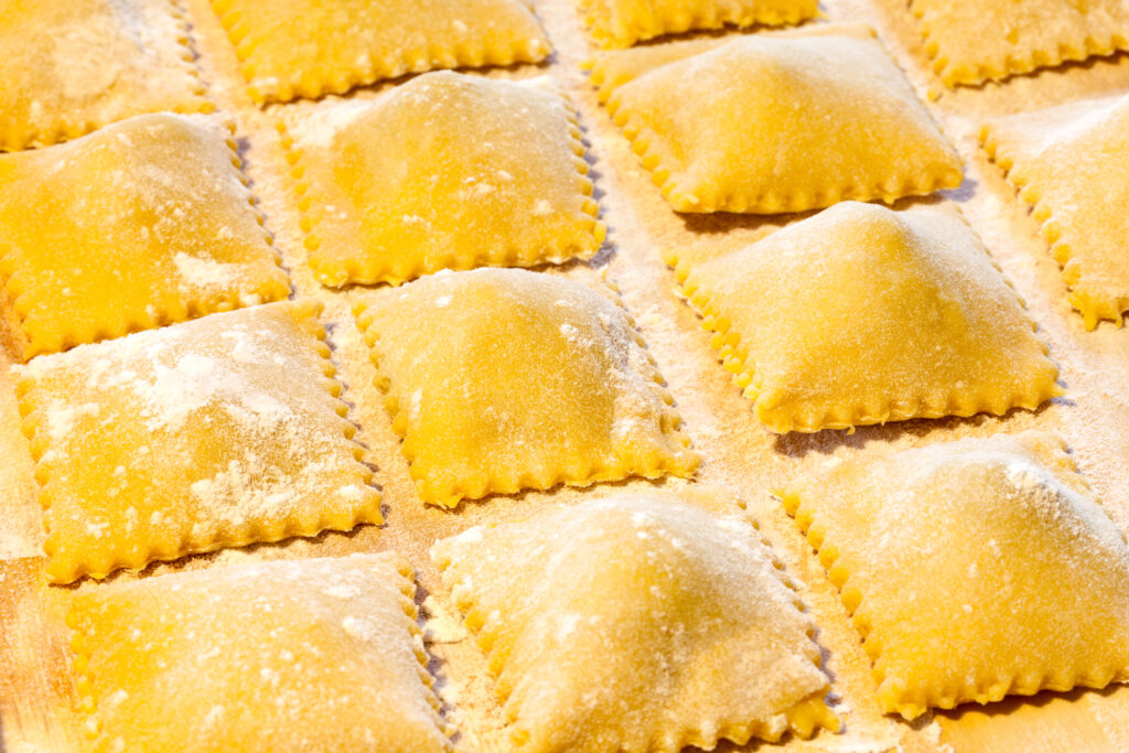 Satul italian celebru pentru vinuri și peisaje a intrat în Cartea Recordurilor cu un preparat uriaș Cât a cântărit agnolotti