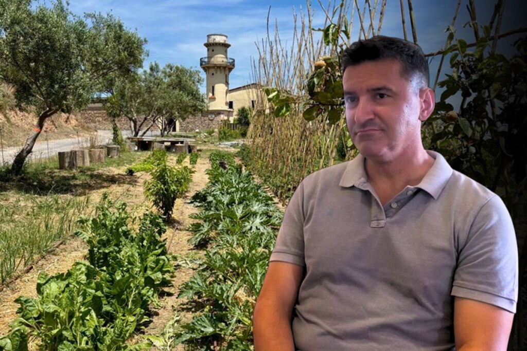 FOTO-VIDEO | Doi români au deschis o școală Montessori lângă Barcelona, unde copiii învață să planteze, să gătească și să vândă ouă / „Este o lecție de viață, adaptată nivelului lor de înțelegere Încercăm să-i apropiem de lumea reală”